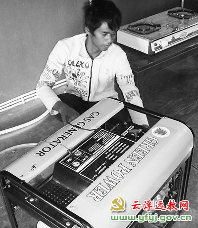 印尼重视新能源开发 烂水果发电让小贩获益